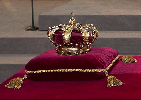 De kroon, ceremonieel tijdens de troonswisseling op de Dam