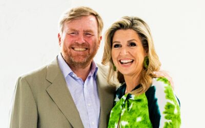 Koningspaar opgewacht door demonstranten.